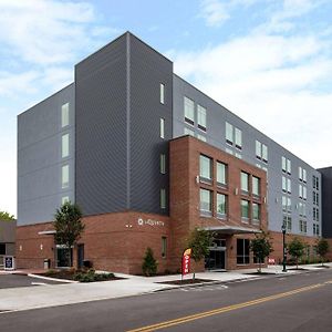 La Quinta Inn & Suites By Wyndham Chattanooga Downtown/South